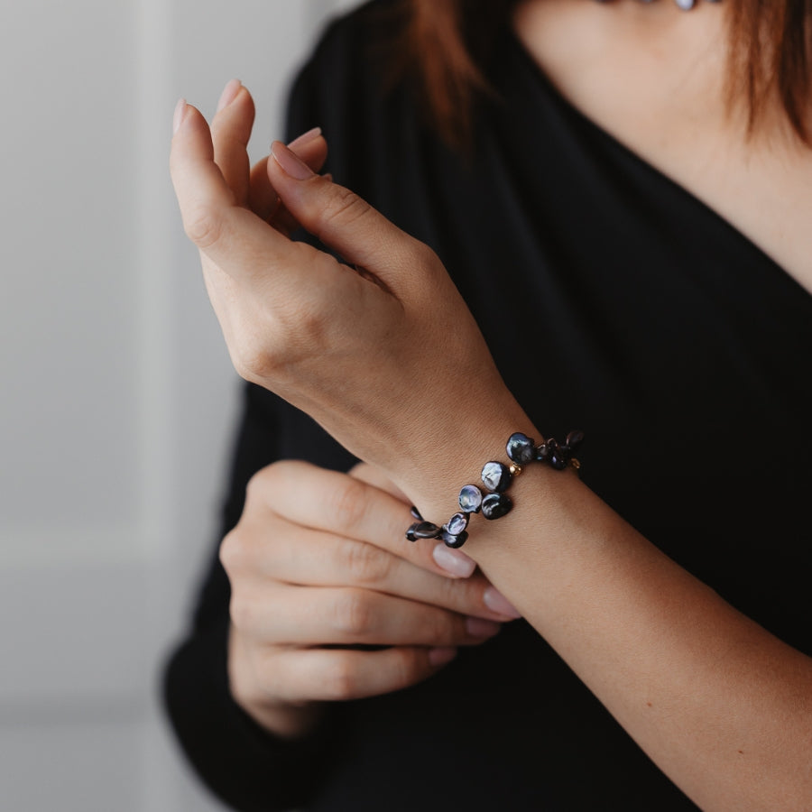 Bratara din aur Golden Lulu - Perle Keshi Negre - Indira