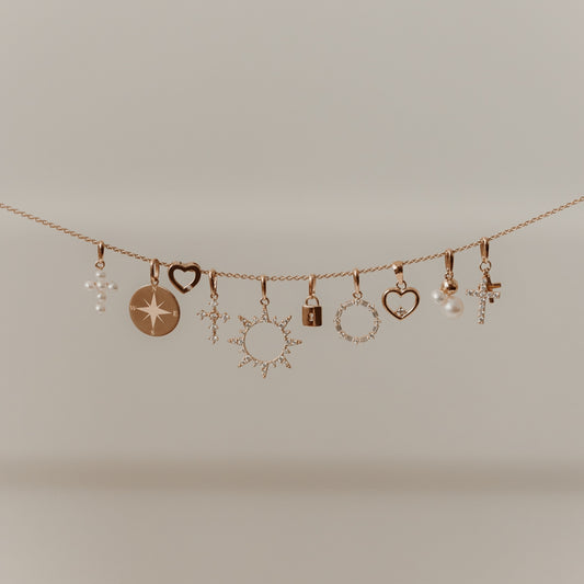 Pendentif Croix Dorée Rayonnante - Zircon