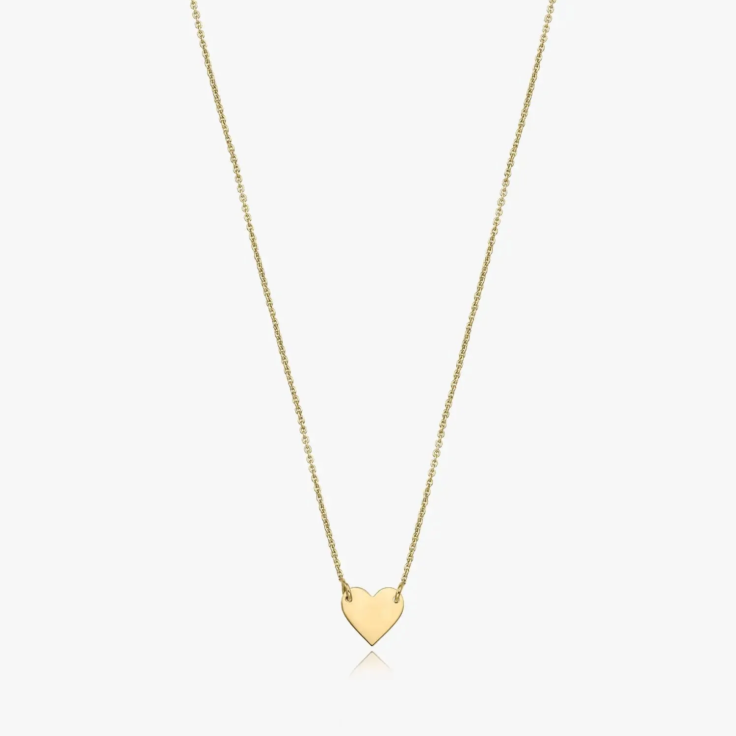 Collier en or 14K avec pendentif en forme de cœur sur fond blanc.