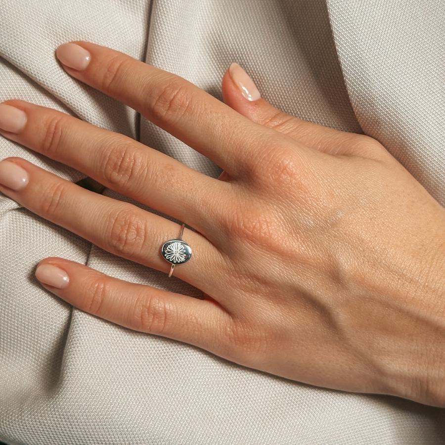 Bague en argent Birth Flower - April Daisy - Indira