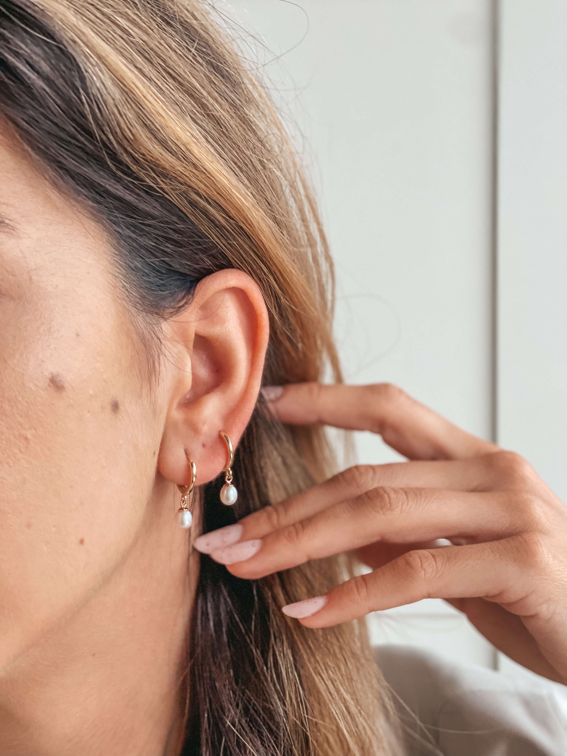 Boucles d'oreilles en or Pearl Hoops - Perles naturelles - Indira