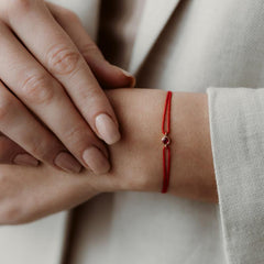 Bracelets en cordon avec pierres de naissance