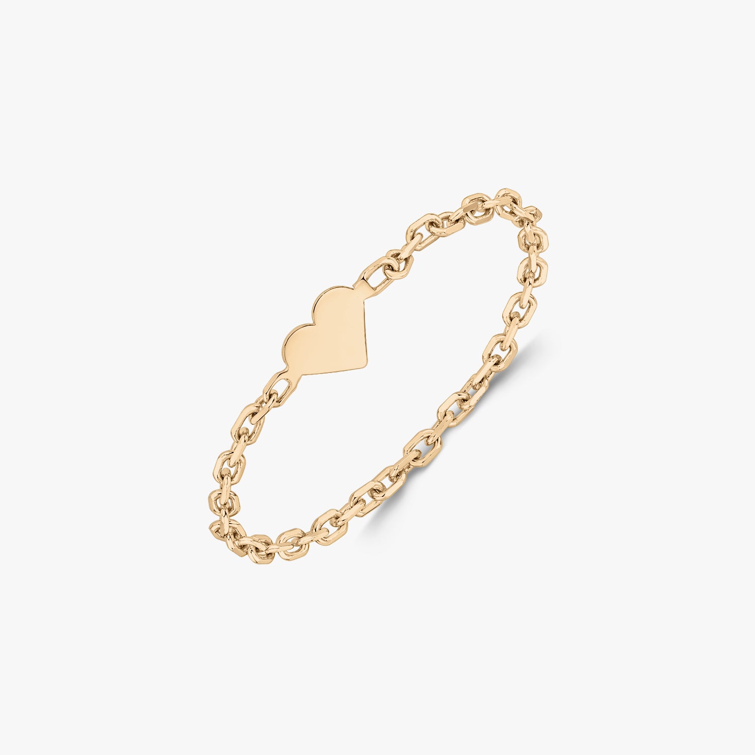 Bague chaîne en or jaune 14K avec une petite plaque cœur plate, photographiée sur fond blanc.