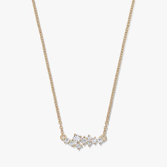 Collier en argent Golden Constellation avec une chaîne délicate et un amas étoilé de pierres claires, photographié sur fond blanc.