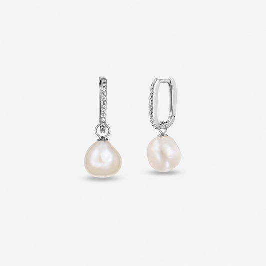 Photo produit de bijoux élégants en or et en argent, parfaits pour le quotidien et pour offrir.