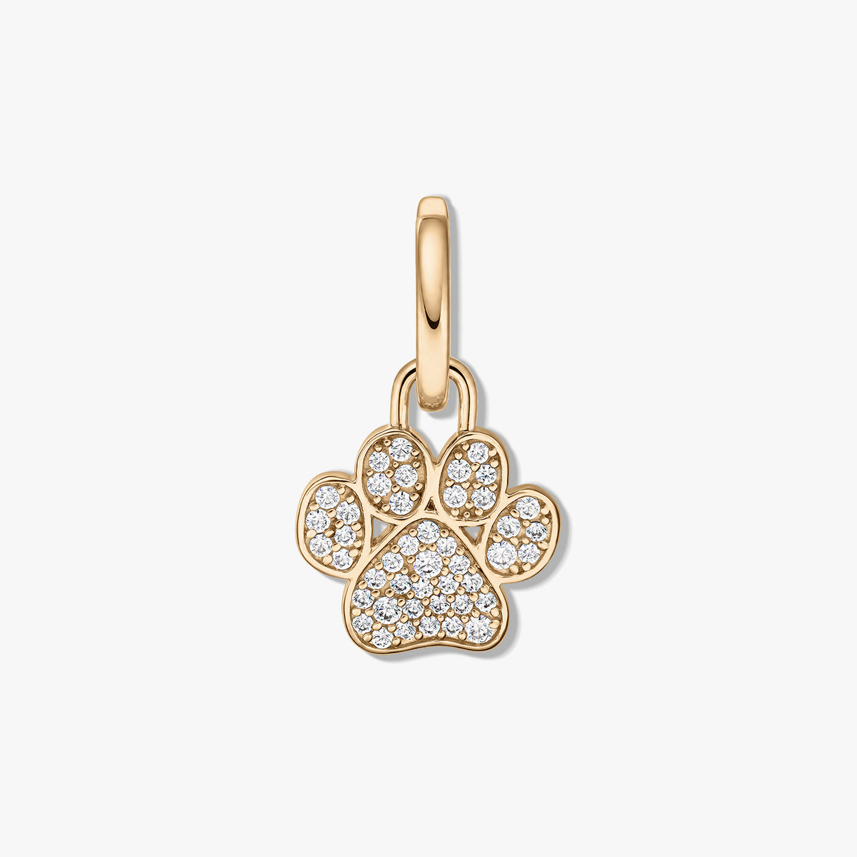 Pendentif empreinte de patte en argent sterling plaqué or jaune avec pavé de zircones claires sur fond blanc.