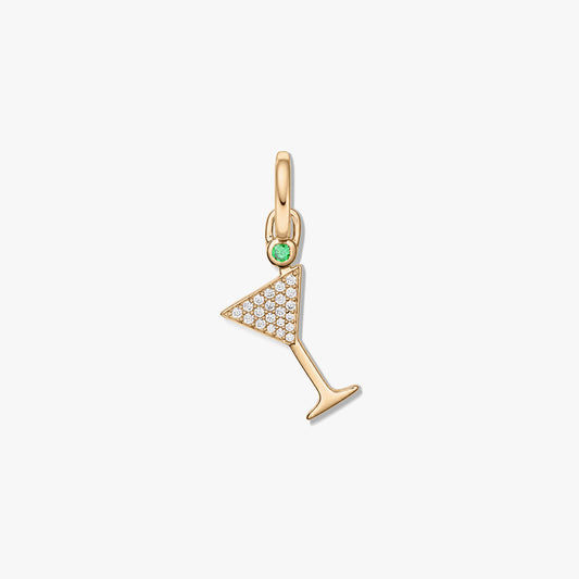 Pendentif en argent sterling plaqué or en forme de verre à martini avec zircones claires pavées et un petit accent de pierre verte sur fond blanc.