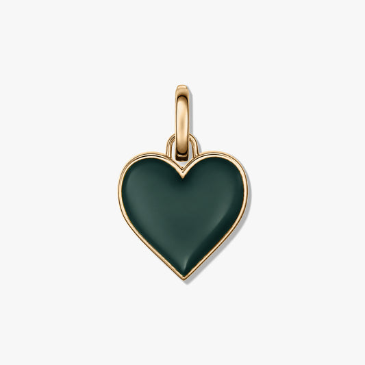 Photo carrée du produit montrant un pendentif vert en forme de cœur avec un bord métallique poli et une bélière sur fond blanc.