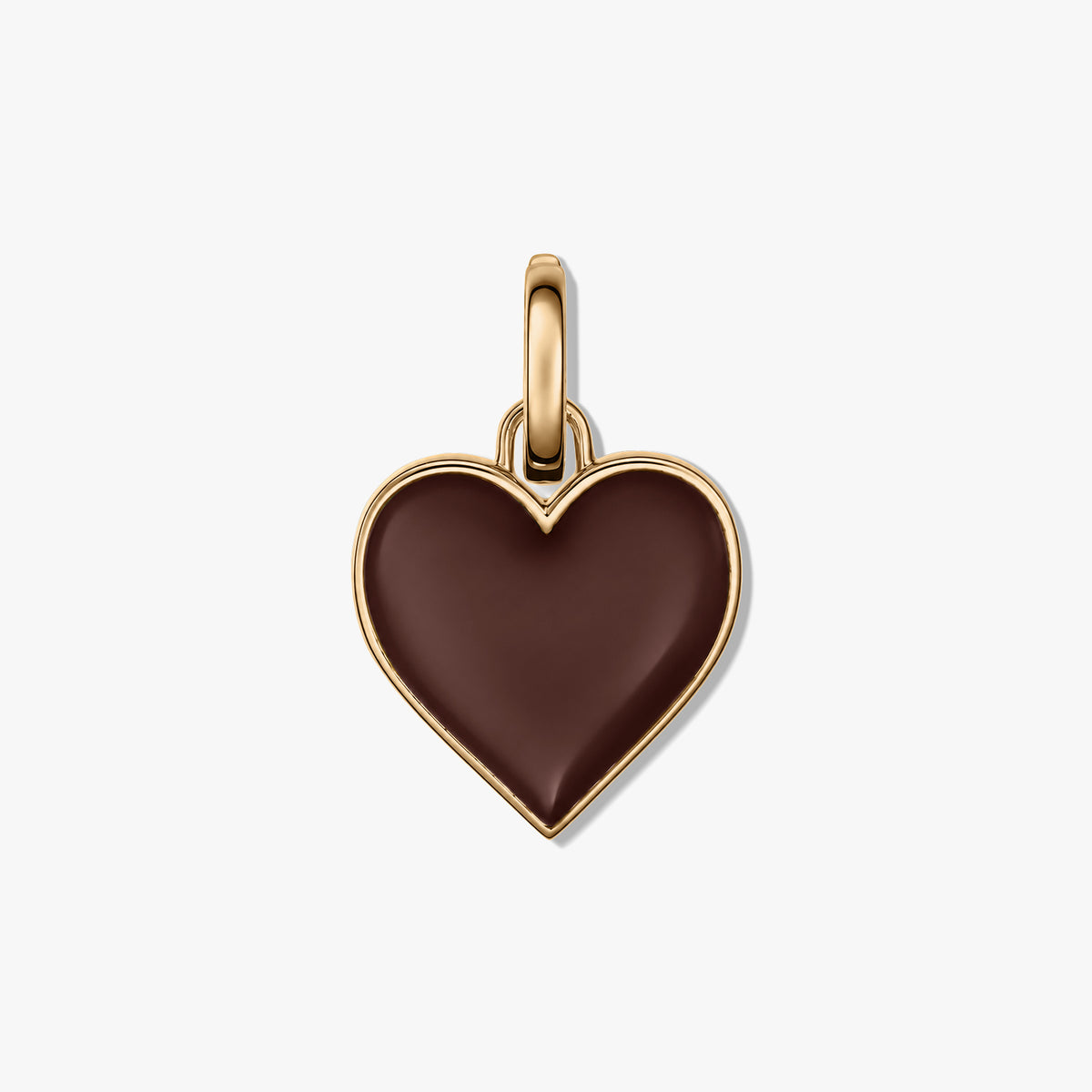 Pendentif en argent sterling (925) en forme de cœur avec un centre en émail marron lisse et une bélière polie, isolé sur fond blanc.