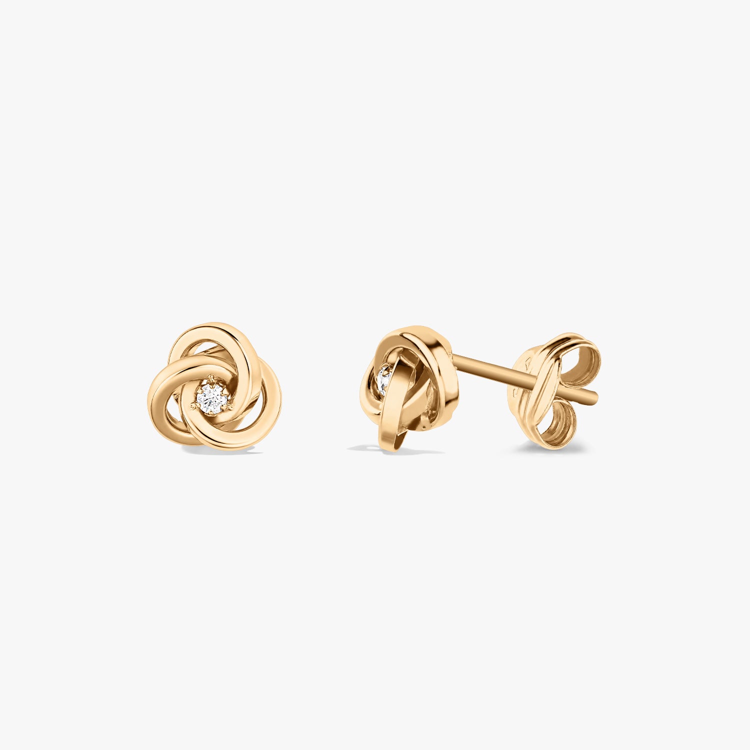 Paire de boucles d'oreilles en or Nœud Éternel avec pierres en zircon sur fond blanc.