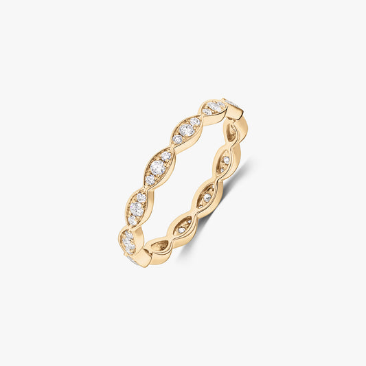 Bague Luna en or jaune 14K ornée de diamants naturels ronds, sertis dans des maillons en forme de marquise, isolée sur fond blanc.