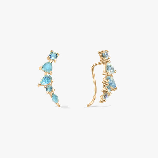 Paire de boucles d’oreilles grimpantes en argent sterling plaqué or, serties de pierres de labradorite bleue, présentées de face et de profil sur fond blanc.