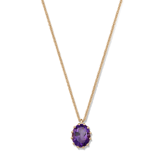 Collier en argent 925 plaqué or avec pendentif améthyste facetté ovale sur une chaîne délicate, isolé sur fond transparent.