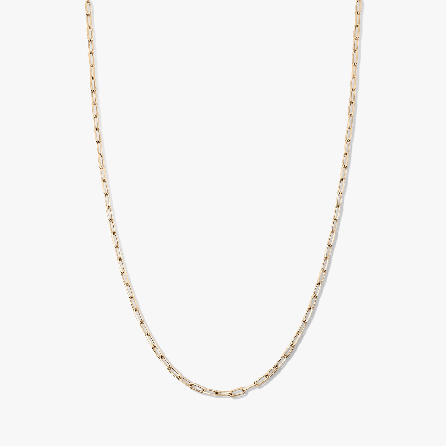 Collier ras‑du‑cou à maillons trombone, ton or, en argent 925, sur fond blanc.