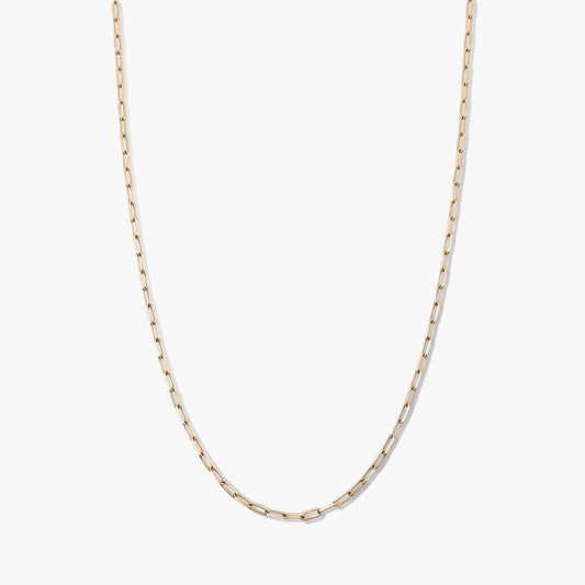 Collier ras‑du‑cou à maillons trombone, ton or, en argent 925, sur fond blanc.