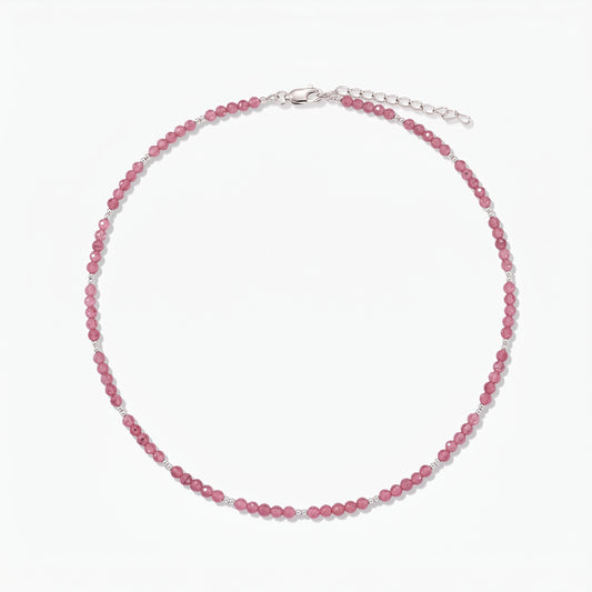 Collier en argent SummerScape avec rang de perles de tourmaline rose, fermoir mousqueton et chaînette de rallonge, photographié sur fond blanc.
